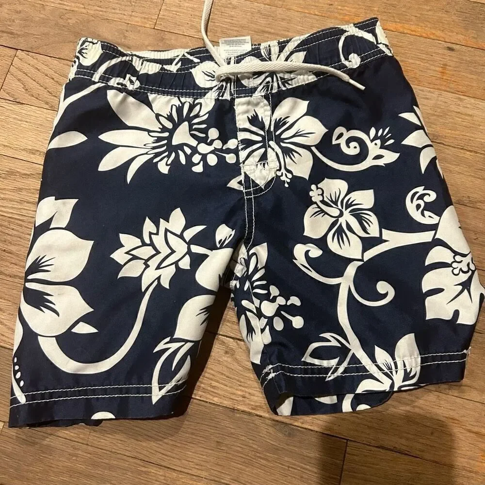 Boy bundle shorts and swimsuit size 3T